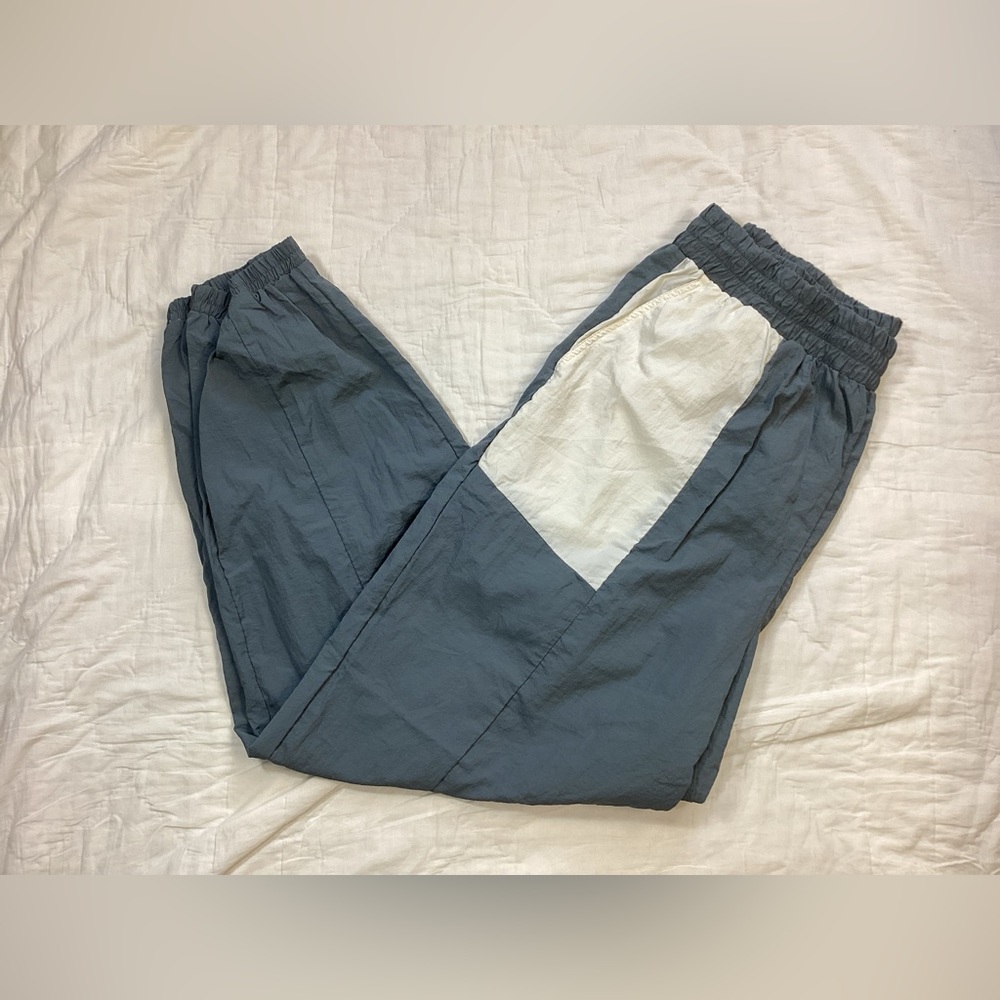 Fabletics Kickback Two Tone Nylon Track Windpants… - image 2